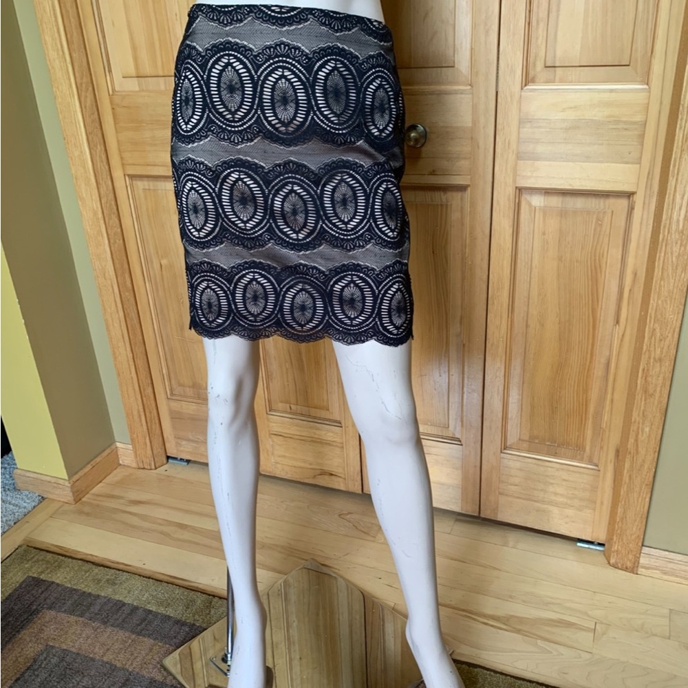 Cache Black Floral Lace Overlay Lined Skirt Above-knee size 0 #109